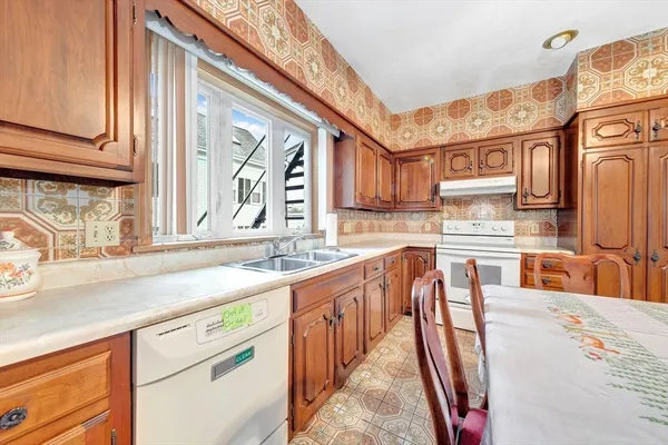 $898,000 | 120 Washington Street, Gloucester, MA 01930