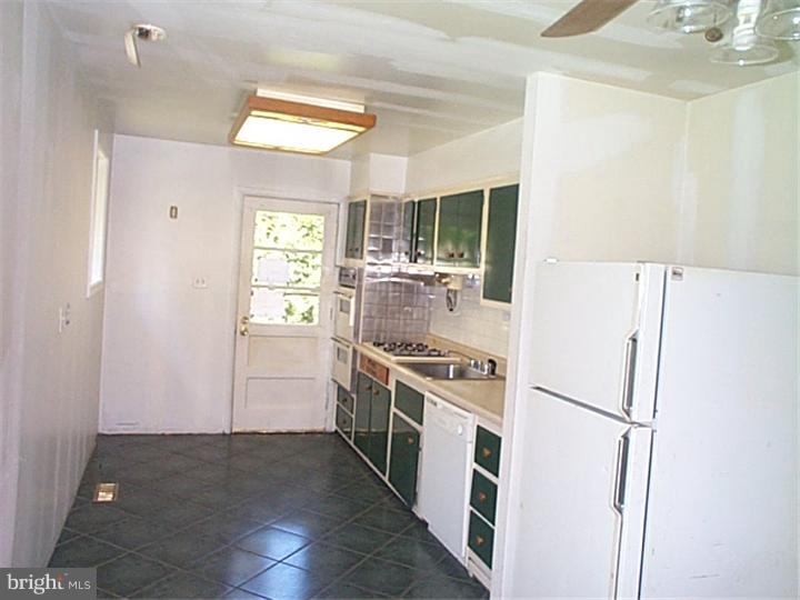 745 Cypress Road Warminster, PA 18974 - Photo 3 of 17
