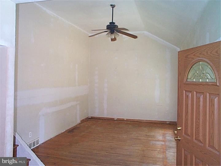 745 Cypress Road Warminster, PA 18974 - Photo 4 of 17