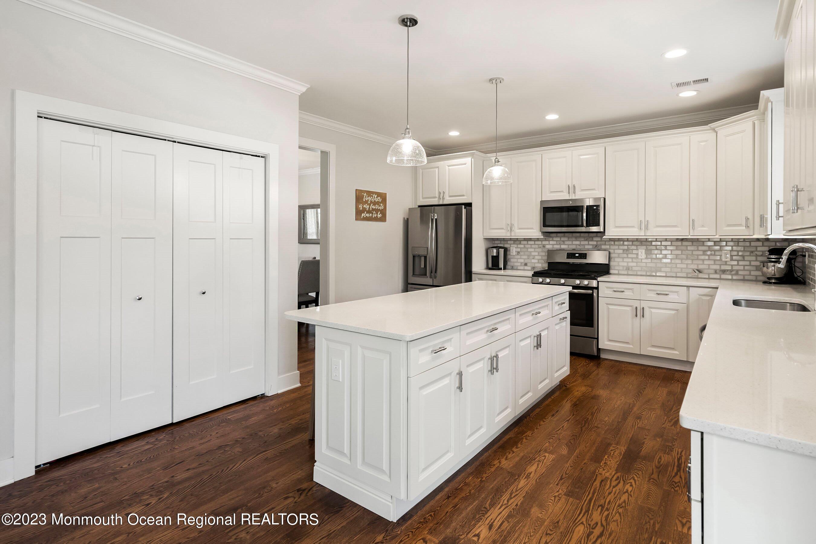 20 3rd Street Barnegat, NJ 08005 - Photo 15 of 63 16-Kitchen 1De