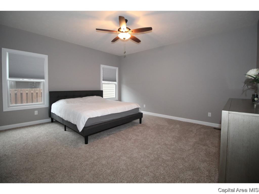 1624 Hoechester Road Springfield, IL 62712 - Photo 17 of 35