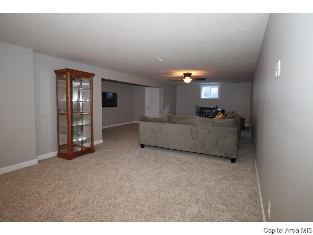 1624 Hoechester Road Springfield, IL 62712 - Photo 27 of 35