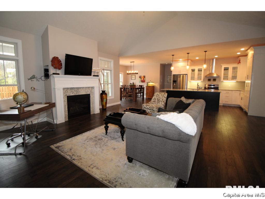 1624 Hoechester Road Springfield, IL 62712 - Photo 4 of 35