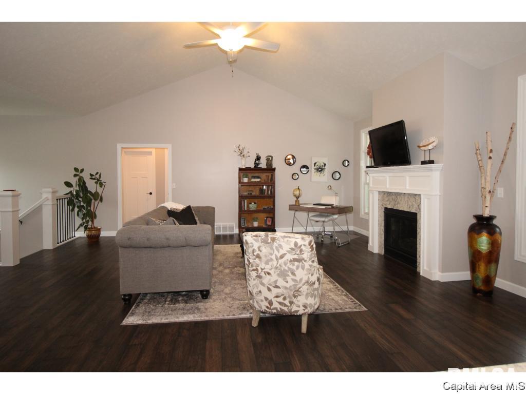 1624 Hoechester Road Springfield, IL 62712 - Photo 5 of 35