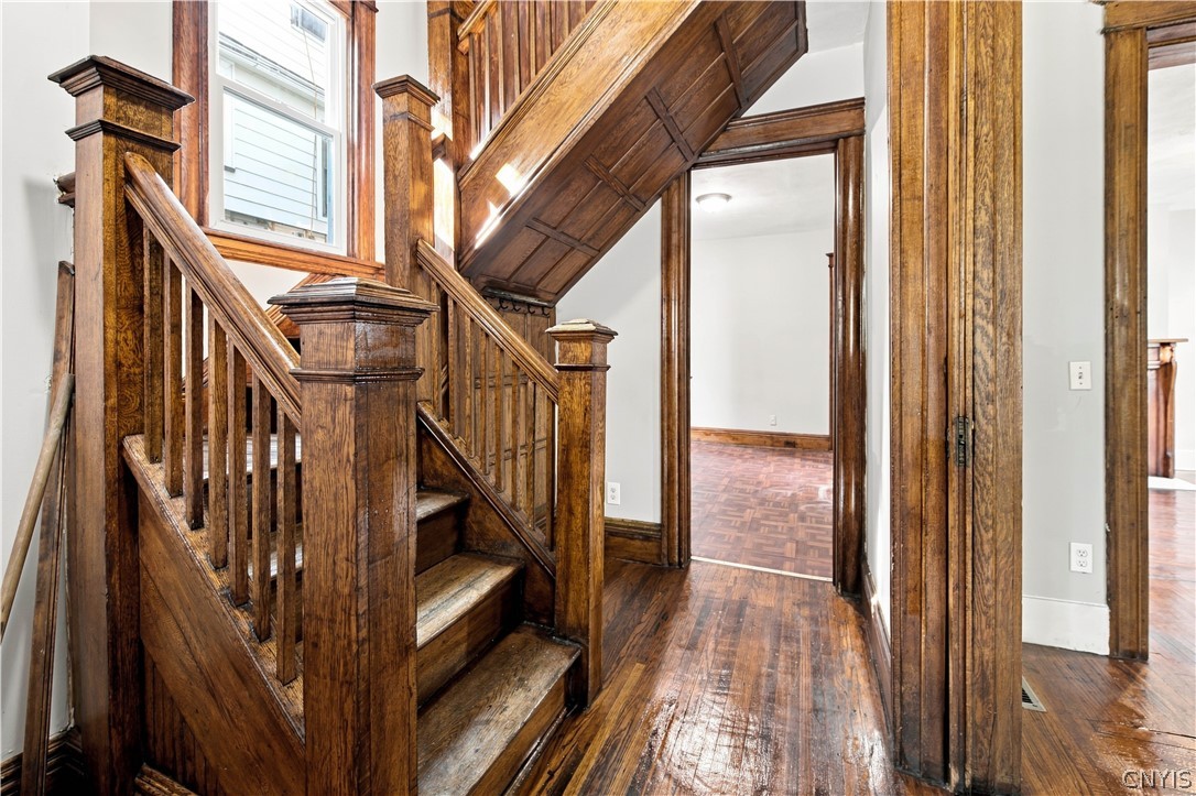 38 Fair Place Rochester, NY 14609 - Photo 3 of 36 Gallery Image 3