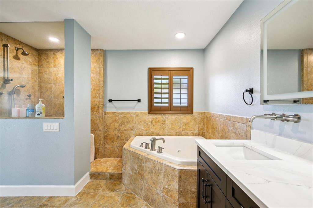 565 Crystal Drive Madeira Beach, FL 33708 - Photo 18 of 40 Gallery Image 18