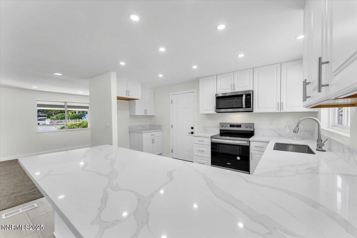 6815 Prestwick Circle Reno, NV 89502 - Photo 5 of 23 07-6815 Prestwick Cir Reno NV 89502 (16