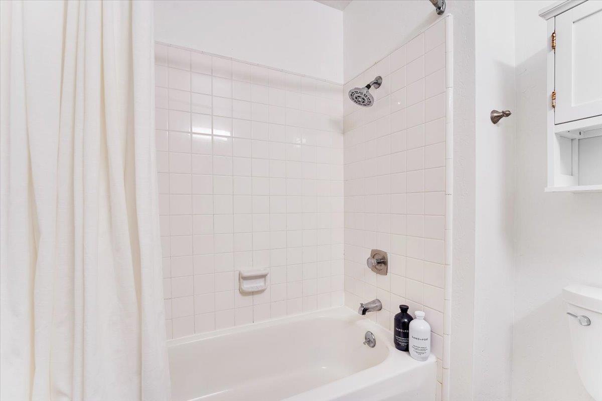 113 Tree Frog Lane Santa Cruz, CA 95060 - Photo 19 of 49 a bathroom with a bathtub