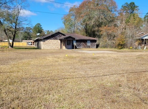 21788 Interstate 10 Vidor, TX 77662 - Photo 2 of 14 a view of a house with a yard