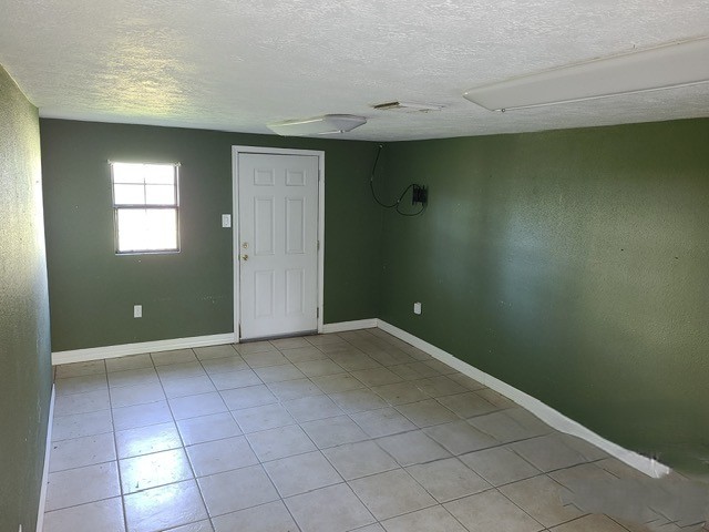 21788 Interstate 10 Vidor, TX 77662 - Photo 4 of 14 an empty room with a bathroom