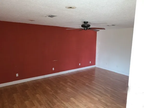 $118,000 | 21788 Interstate 10, Vidor, TX 77662