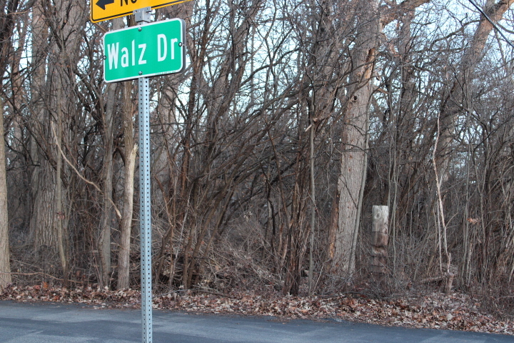 27-w020 Walz Way Wheaton, IL 60189 - Photo 8 of 9 a sign that is on the side of a road