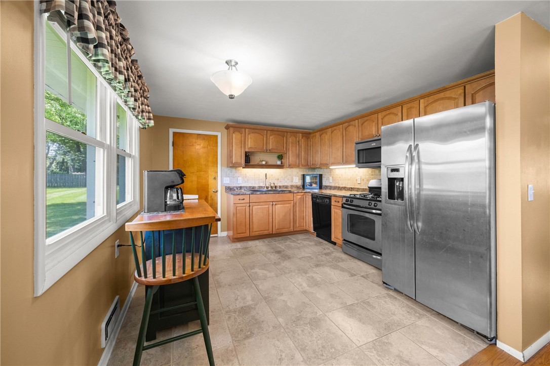 648 Meadowbriar Road Greece, NY 14616 - Photo 8 of 50