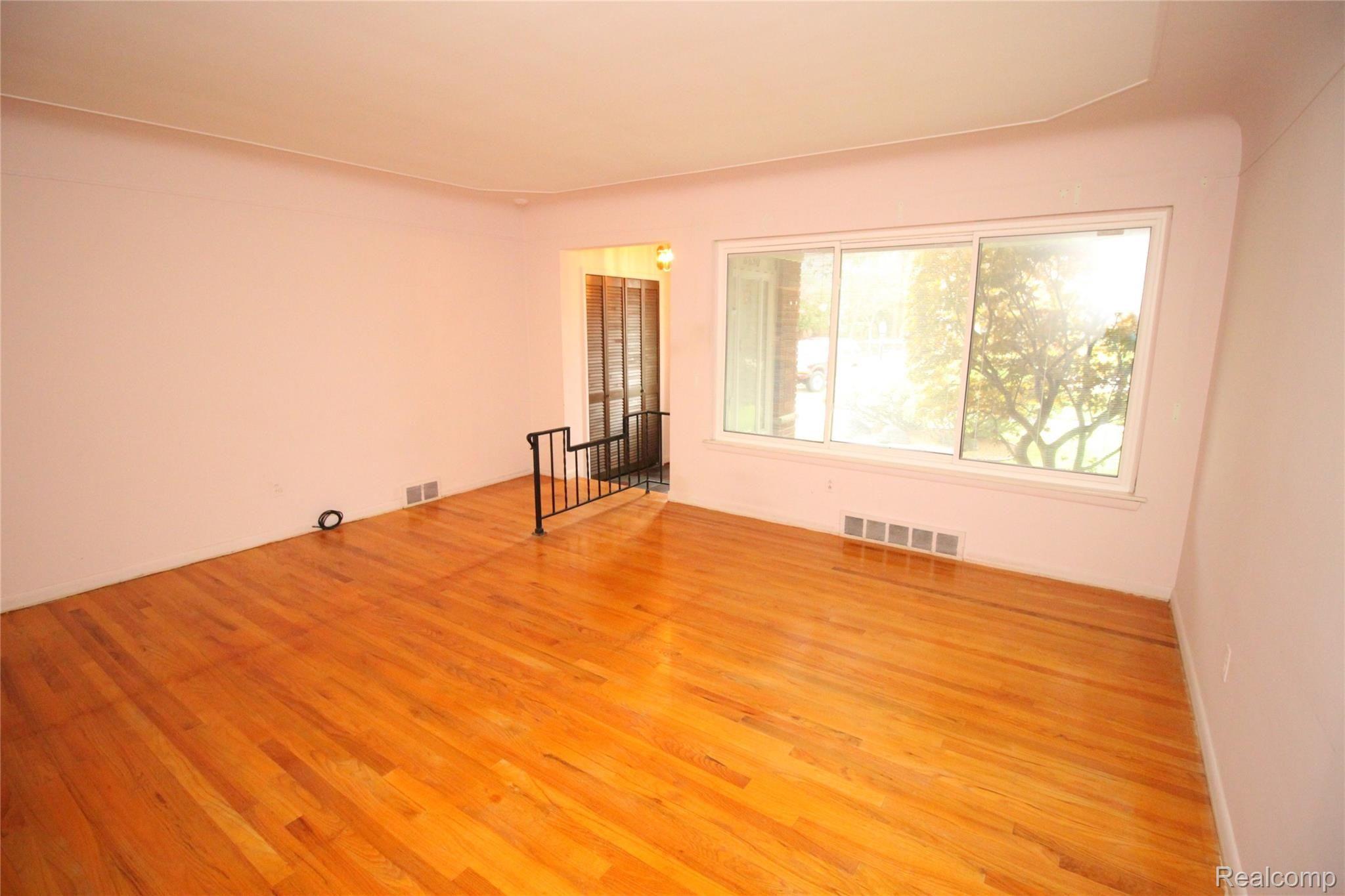 8650 Chicago Road Warren, MI 48093 - Photo 7 of 32 IMG_1469.JPG