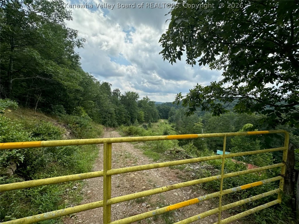 409 Hidden Farms Road Poca, WV 25159 - Photo 2 of 8 Gallery Image 2