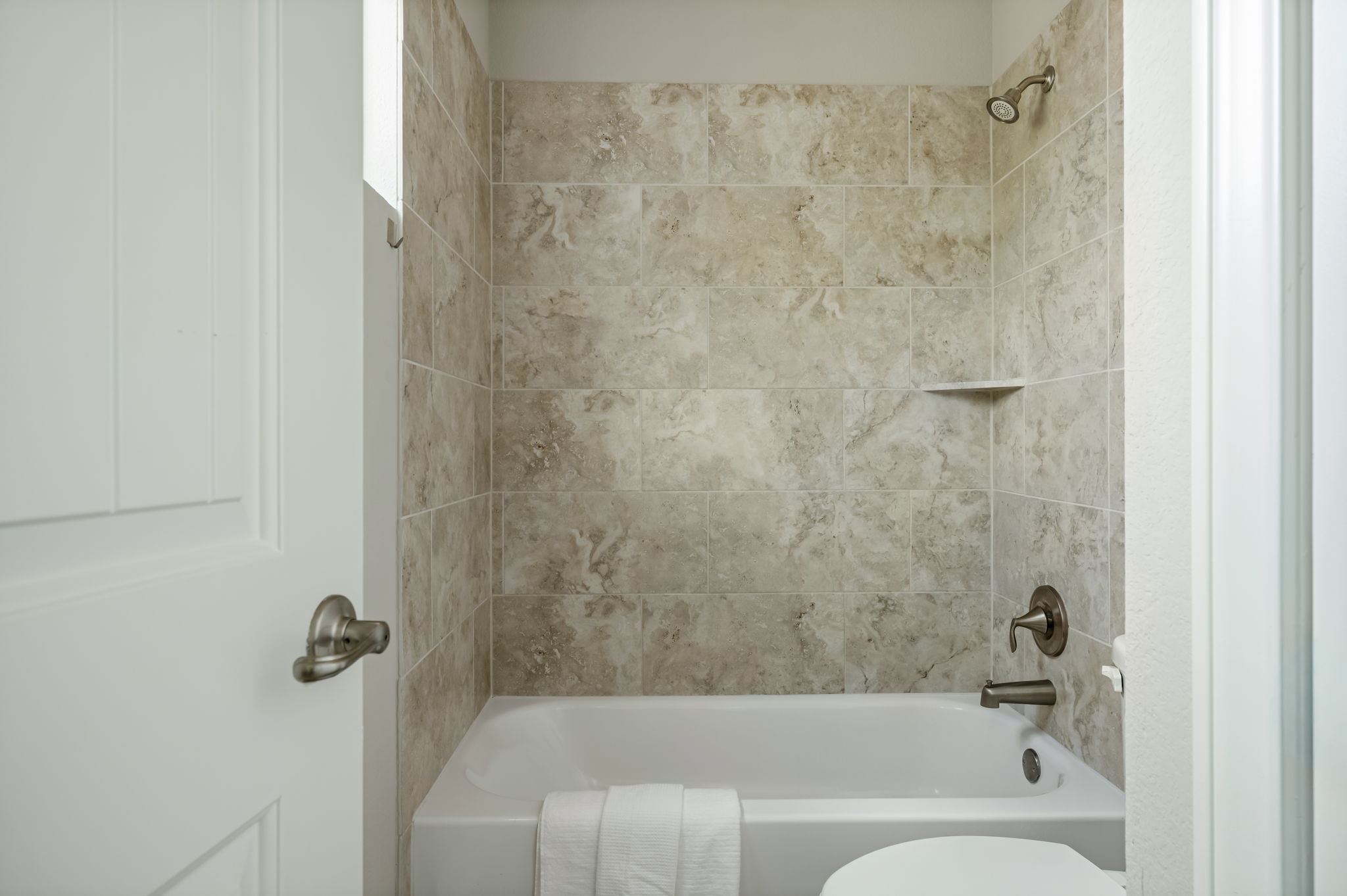 2516 Hopsack Mills Road Austin, TX 78748 - Photo 30 of 39 Tub/shower combination