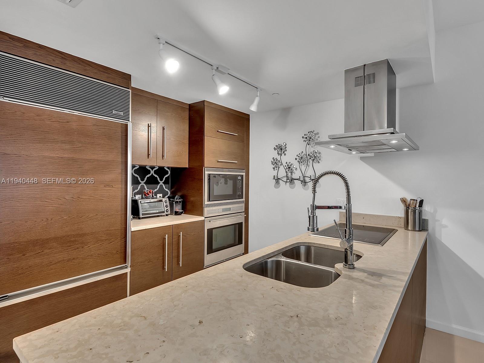 495 Brickell Avenue, Unit 1007 Miami, FL 33131 - Photo 6 of 36