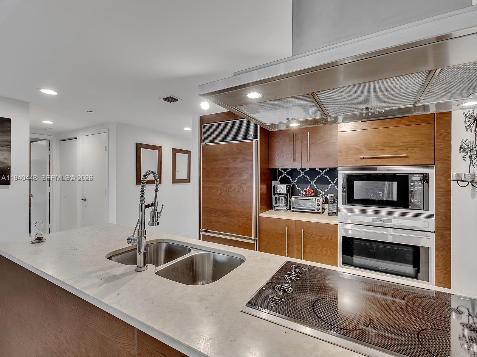 495 Brickell Avenue, Unit 1007 Miami, FL 33131 - Photo 7 of 36