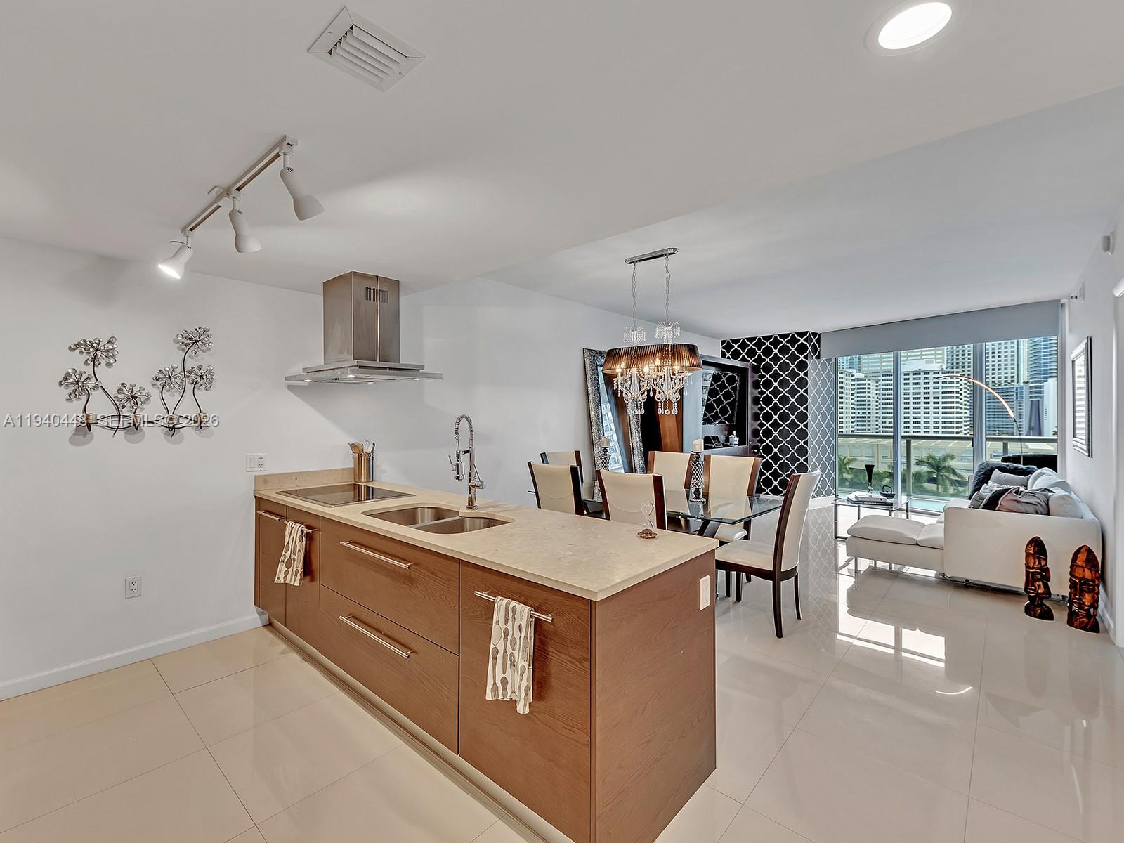 495 Brickell Avenue, Unit 1007 Miami, FL 33131 - Photo 9 of 36