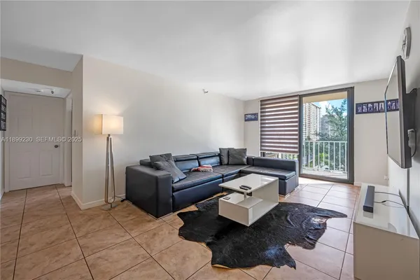 $3,300 | 290 174th Street, Unit 511, Sunny Isles Beach, FL 33160