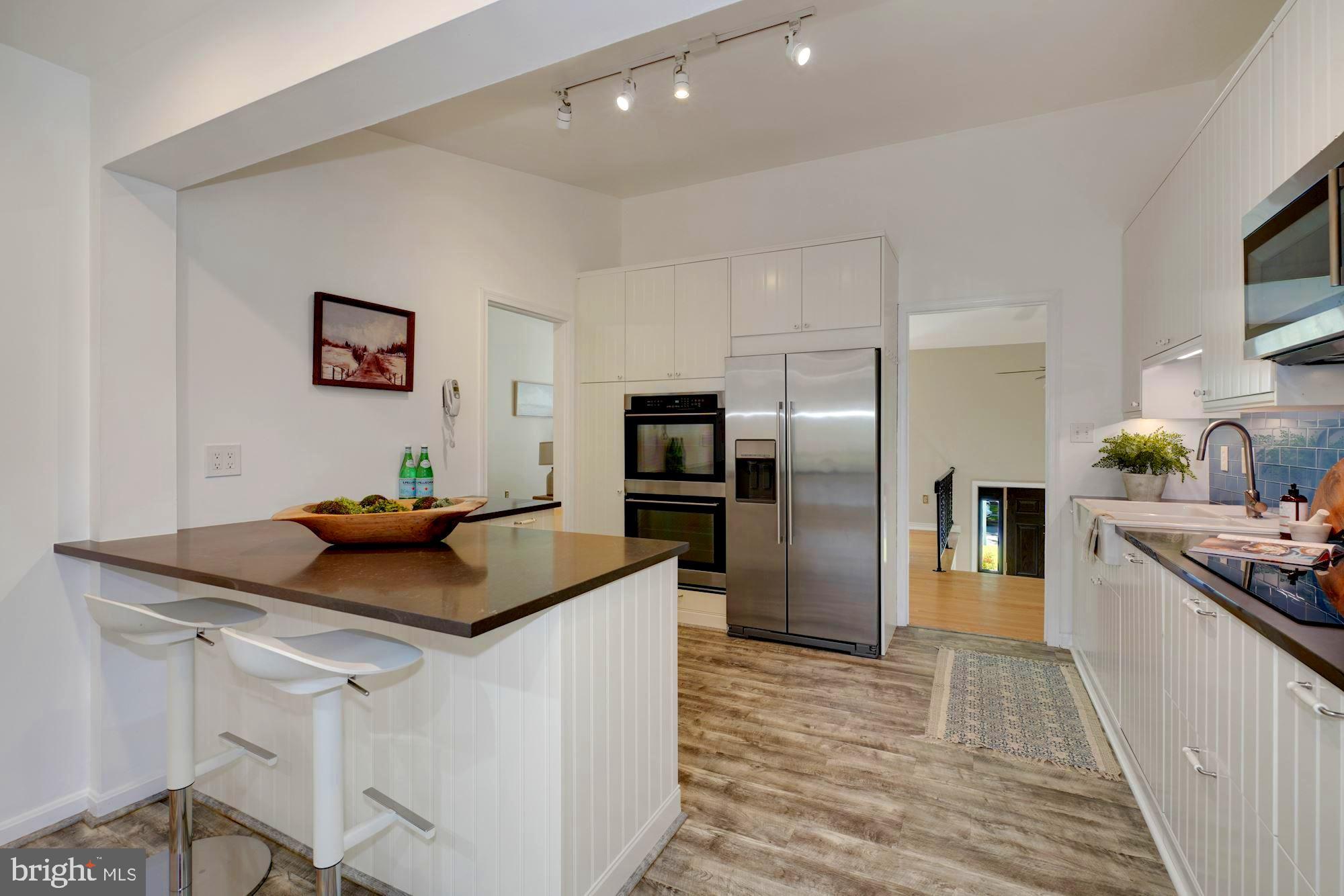 8703 Highgate Road Alexandria, VA 22308 - Photo 3 of 40 Two wall ovens, cooktop, microwave, peninsula