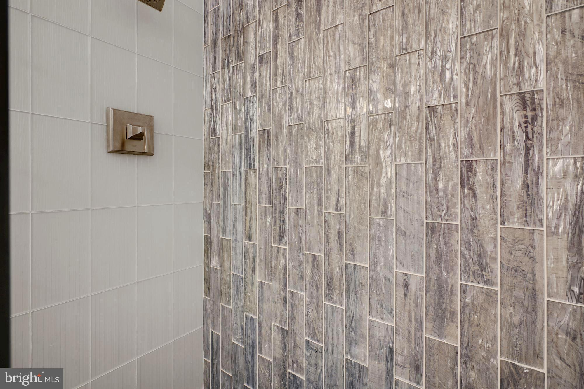 8703 Highgate Road Alexandria, VA 22308 - Photo 21 of 40 Glass-tiled shower in hall bath