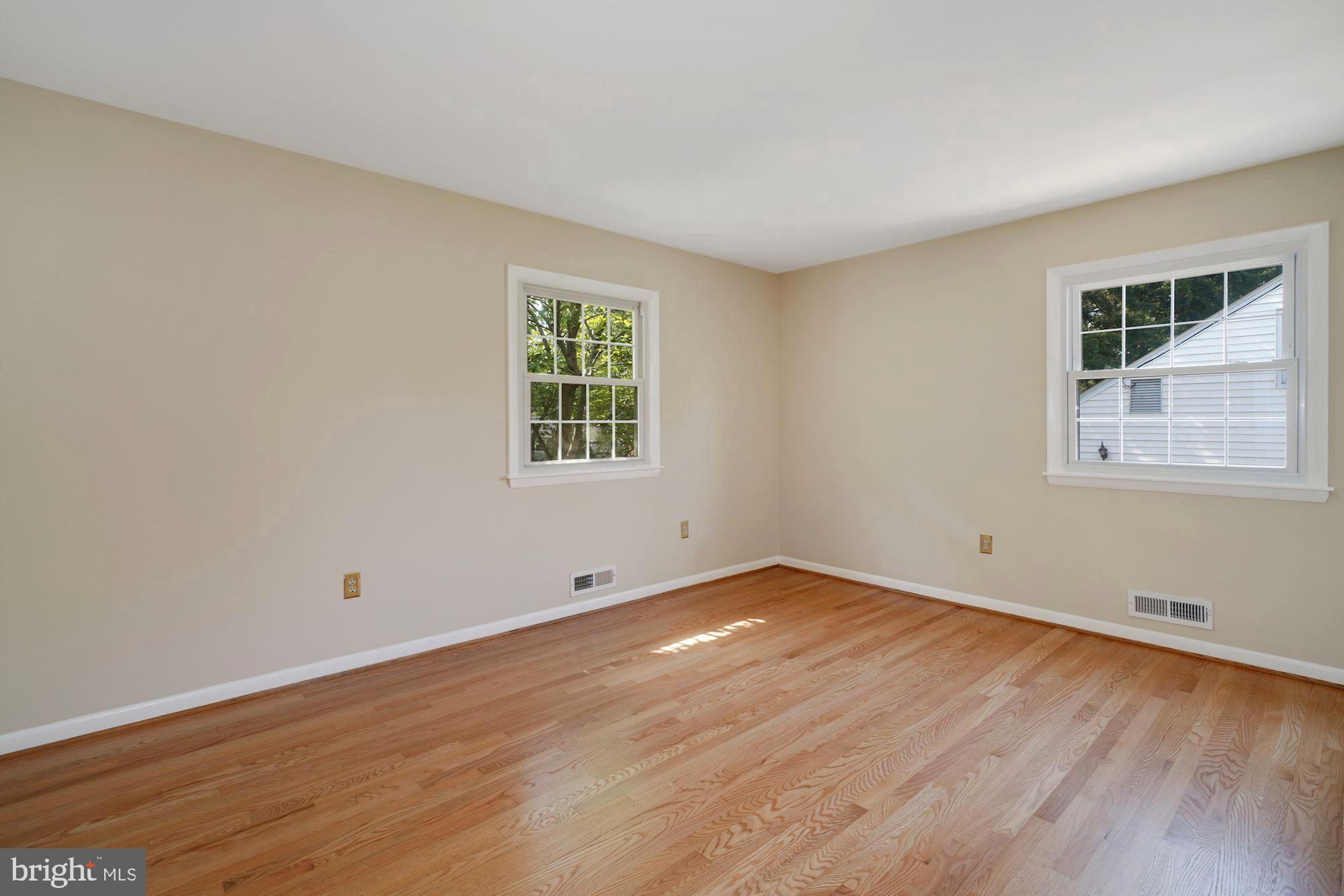 8703 Highgate Road Alexandria, VA 22308 - Photo 22 of 40 Original primary bedroom with adjoining bath