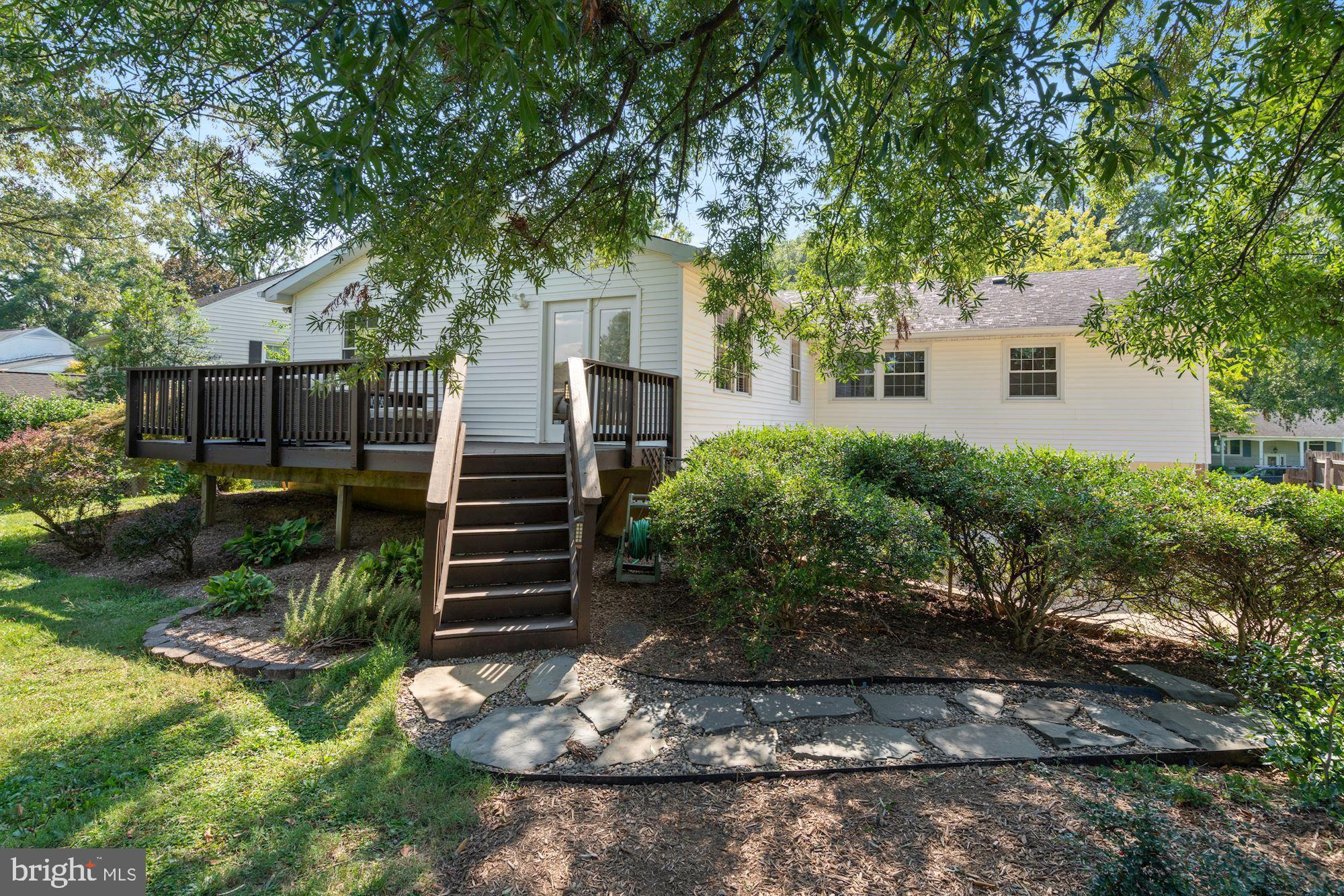 8703 Highgate Road Alexandria, VA 22308 - Photo 37 of 40 Deck with stairs to back yard