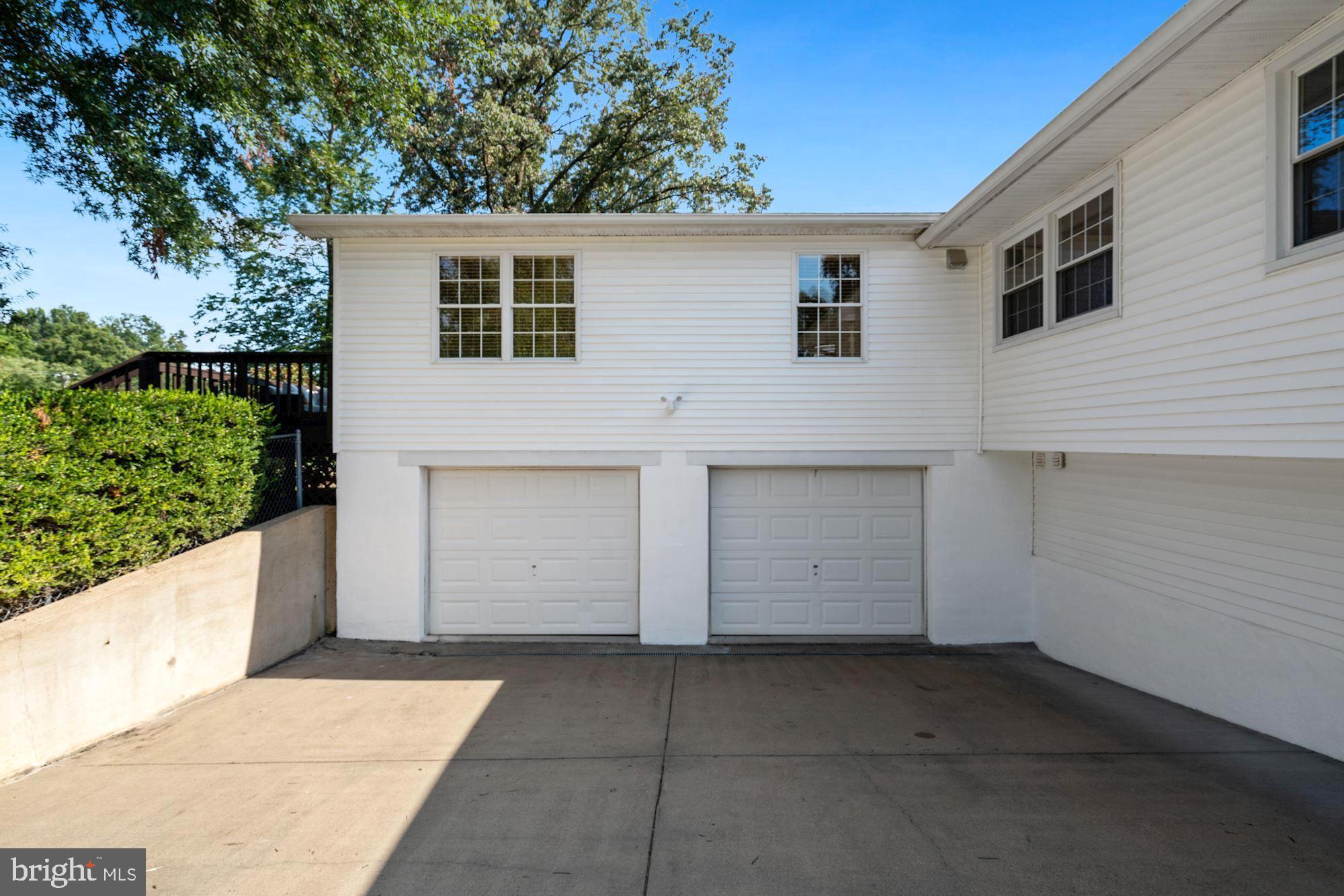 8703 Highgate Road Alexandria, VA 22308 - Photo 5 of 40 Hidden-away 2 car garage