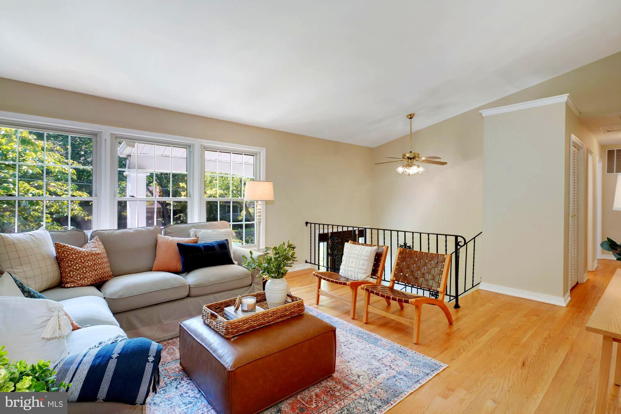 8703 Highgate Road Alexandria, VA 22308 - Photo 9 of 40 Newly refinished hardwoods on main level