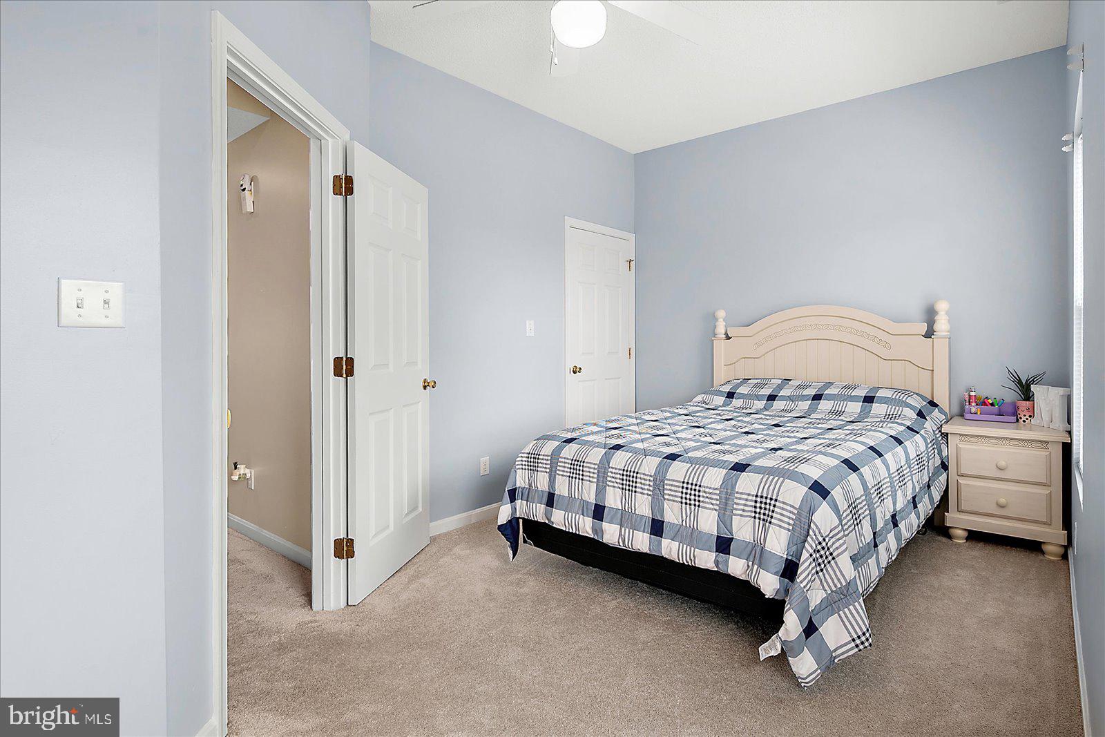 712 Bradley Road, Unit E Ocean City, MD 21842 - Photo 25 of 48 a bedroom with a bed and a mirror