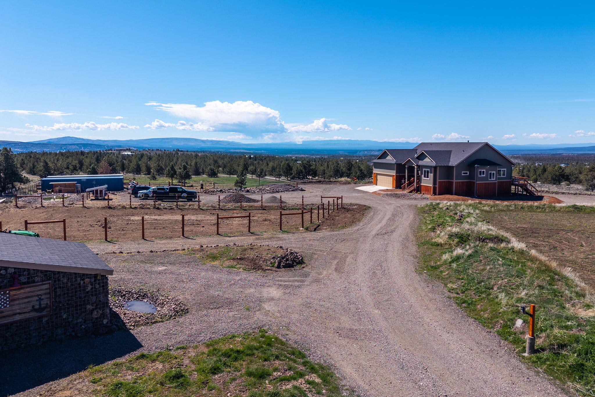 6040 Gravett Road Prineville, OR 97754 - Photo 68 of 77 a view of a patio with a table and chairs