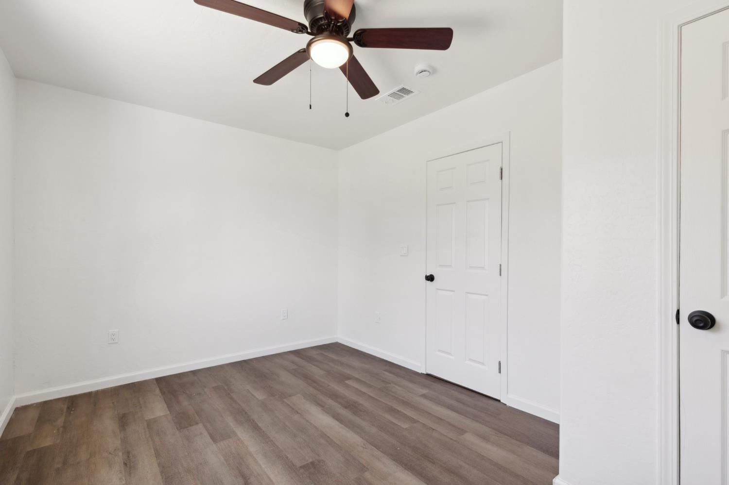 27747 Echo Road Madera, CA 93638 - Photo 19 of 38 an empty room