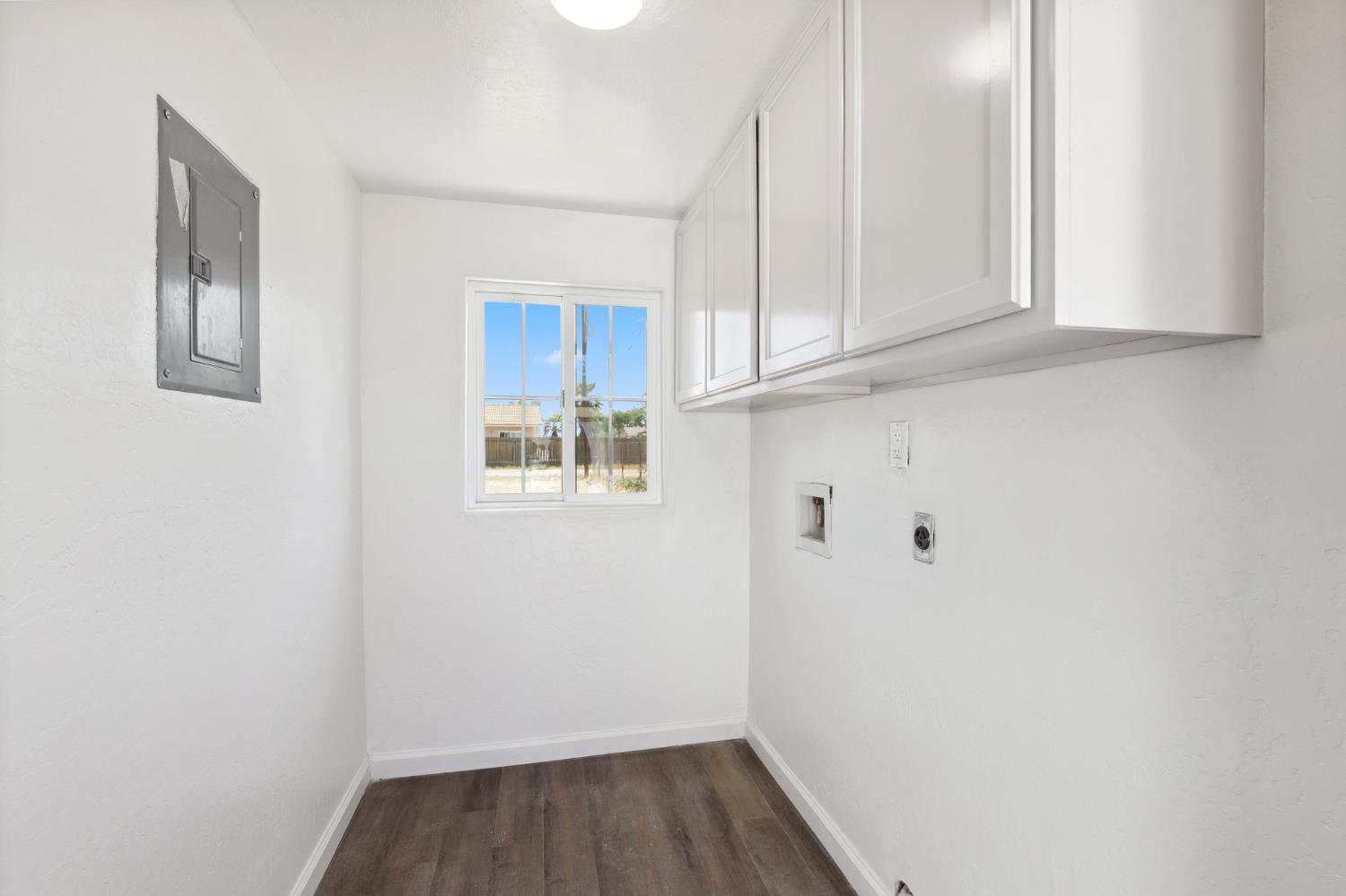 27747 Echo Road Madera, CA 93638 - Photo 24 of 38 a view of a room that has a window and wooden floor