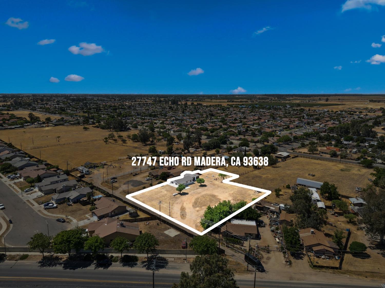 27747 Echo Road Madera, CA 93638 - Photo 25 of 38 a view of a balcony with an ocean view