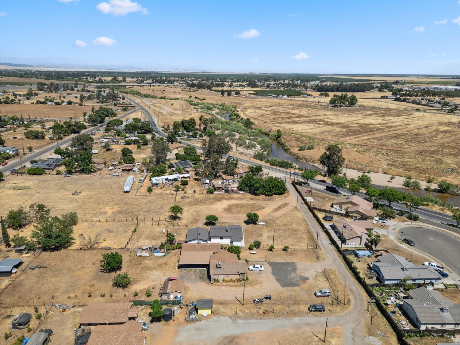 27747 Echo Road Madera, CA 93638 - Photo 35 of 38 an aerial view of residential building with beach