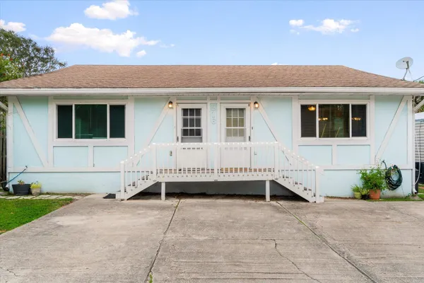 a view of a house with a backyard