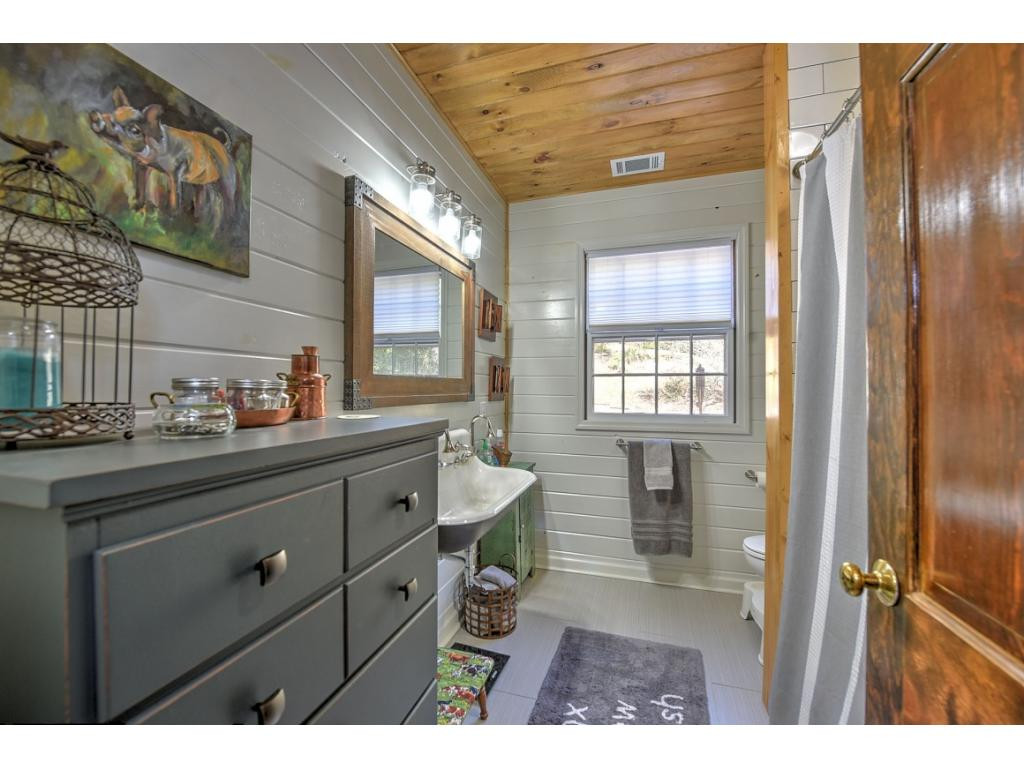 105 Lick Meadow Road Bristol, TN 37620 - Photo 16 of 36 Photo 16