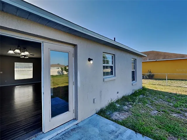 a view of an entryway of the house