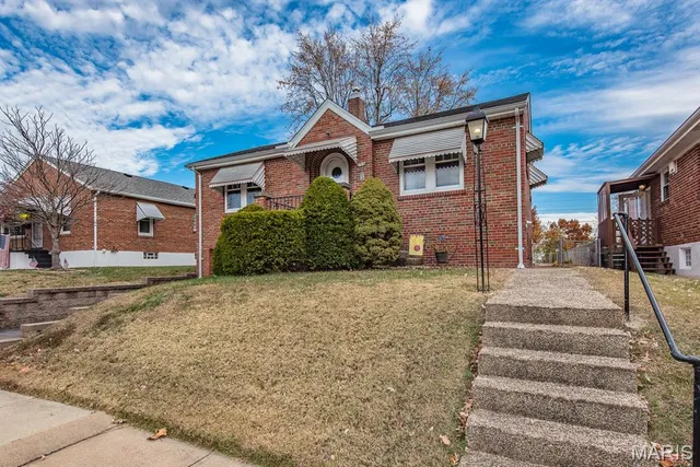 $189,900 | 709 Karlsruhe Place, St. Louis, MO 63125
