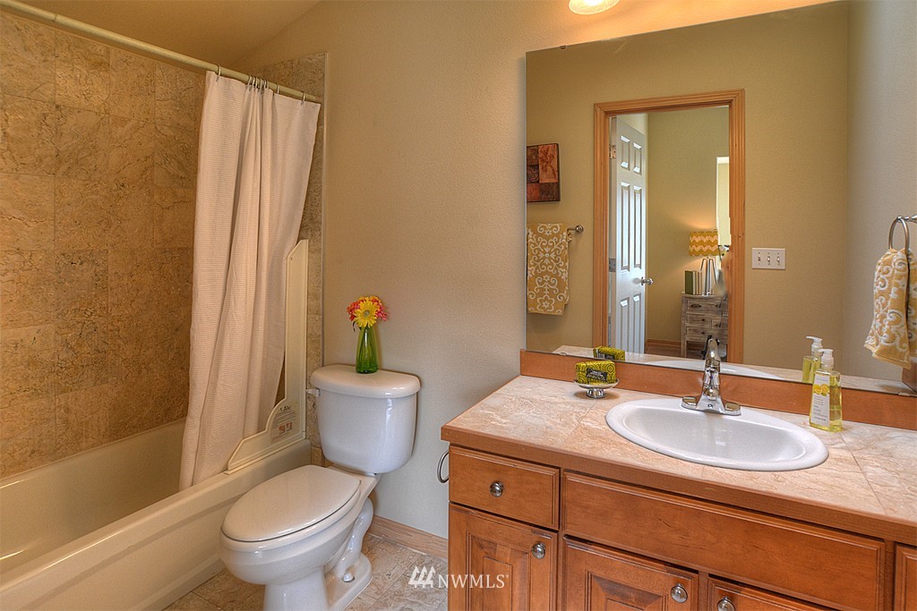 1139 North 94th Street, Unit A Seattle, WA 98103 - Photo 12 of 14
