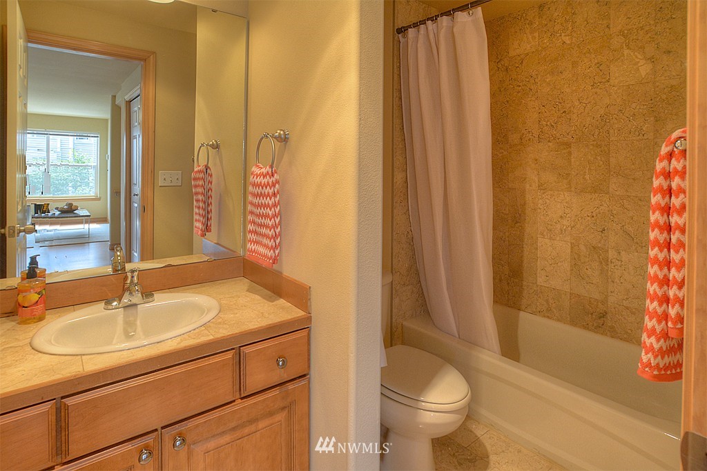 1139 North 94th Street, Unit A Seattle, WA 98103 - Photo 10 of 14