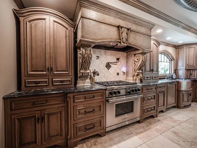 $1,250,000 | 703 Pfeiffer Road, Evansville, IN 47711