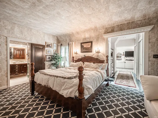 $1,250,000 | 703 Pfeiffer Road, Evansville, IN 47711