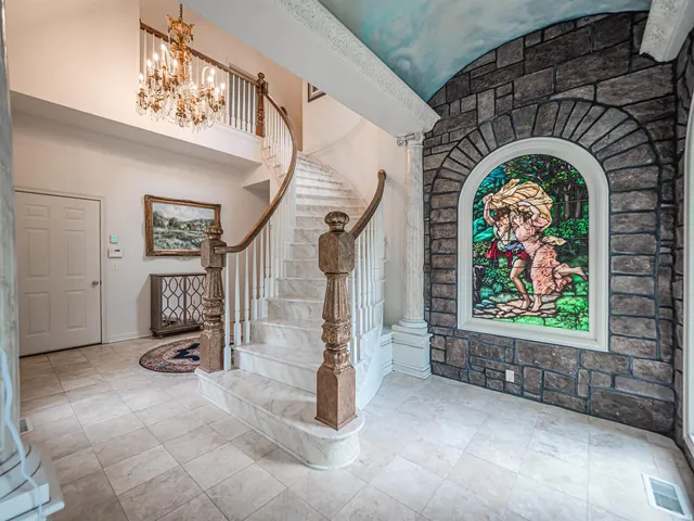 $1,250,000 | 703 Pfeiffer Road, Evansville, IN 47711