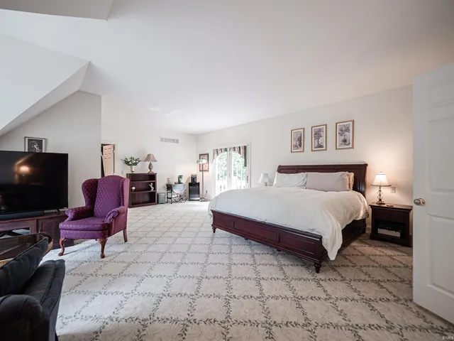 $1,250,000 | 703 Pfeiffer Road, Evansville, IN 47711