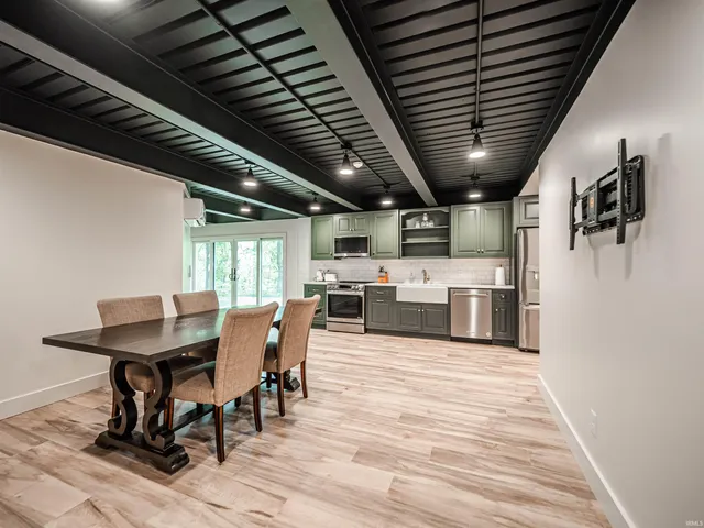 $1,250,000 | 703 Pfeiffer Road, Evansville, IN 47711