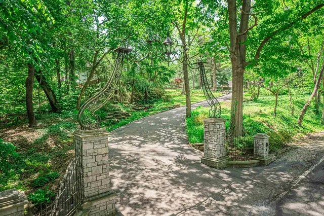 $1,250,000 | 703 Pfeiffer Road, Evansville, IN 47711