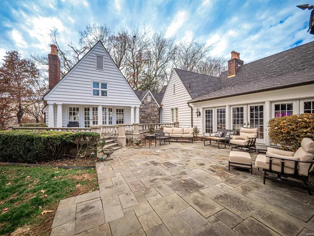 $1,250,000 | 703 Pfeiffer Road, Evansville, IN 47711