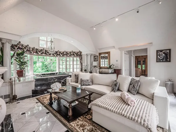 $1,229,000 | 703 Pfeiffer Road, Evansville, IN 47711